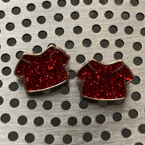 1707 Disney Winnie the Pooh Red Crystal T-Shirt Earrings - Picture 1 of 2